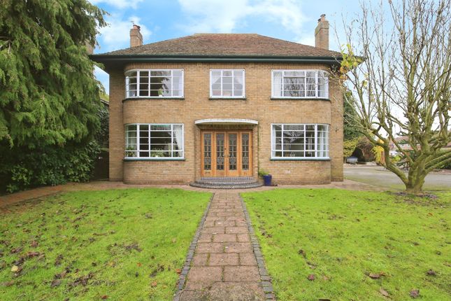 5 bed detached house