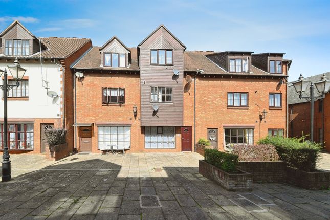 1 bedroom ground floor flat for sale
