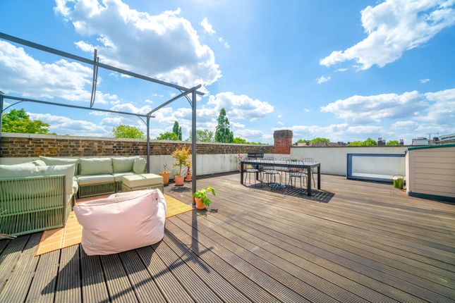 Wandsworth Road, London SW8 2 bed apartment for sale