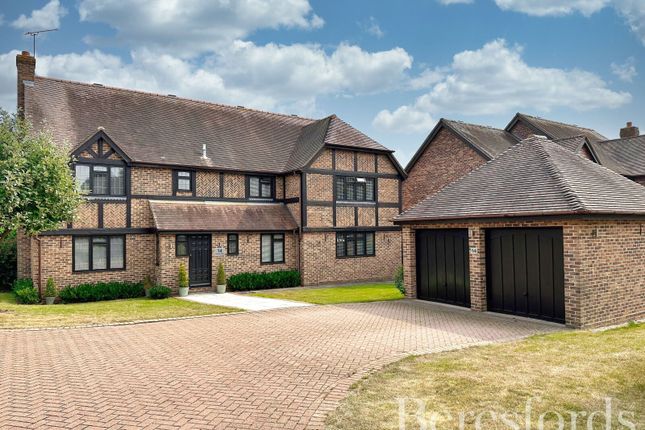 5 bed detached house