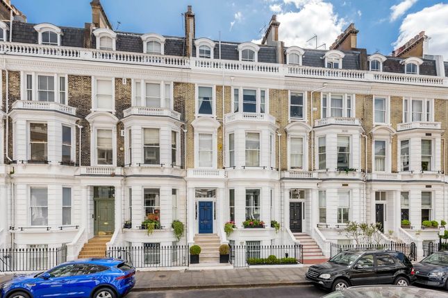 Stafford Terrace, Kensington, London 3 bed penthouse for sale