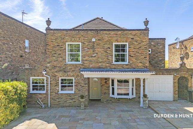 High Elms, Chigwell, IG7 5 bed detached house for sale