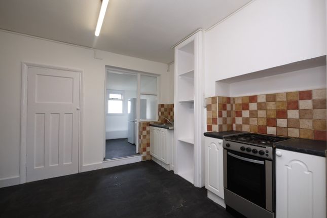 Lodge Avenue, Dagenham, RM8 1 bed flat for sale