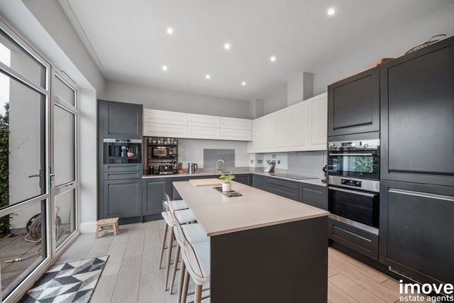 5 bedroom semi-detached house for sale
