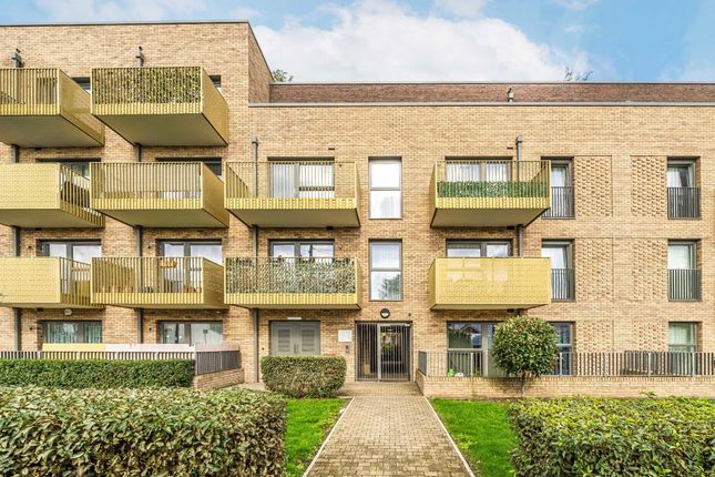 Pears Road, Hounslow TW3 1 bed flat for sale