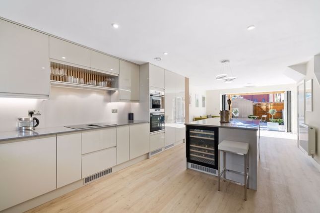 4 bedroom terraced house for sale