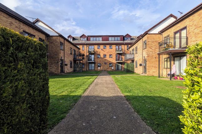 2 bedroom ground floor flat for sale