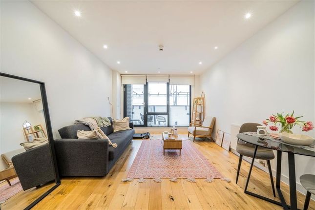 Palmers Road, London E2 2 bed flat for sale