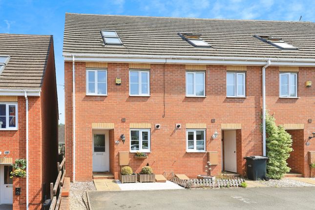 3 bedroom town house for sale