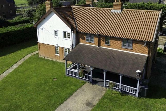 5 bed detached house