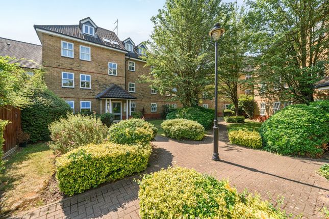 Alfred Close, Chiswick, London, W4 2 bed flat for sale