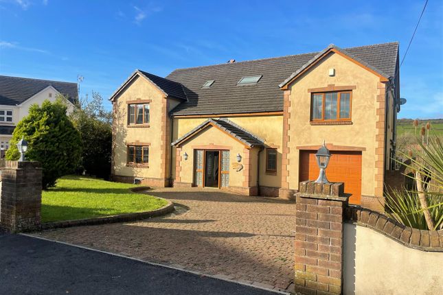 6 bedroom detached house for sale