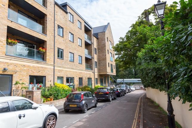 Lion Wharf Road, Old Isleworth 2 bed apartment for sale