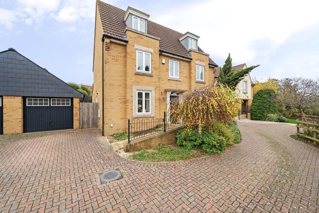 Swindon,  Wiltshire,  SN2 5 bed detached house for sale