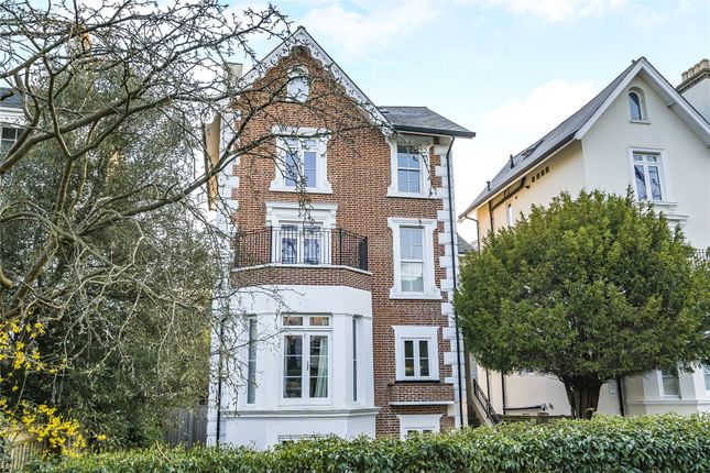Oakhill Road, Surbiton KT6 1 bed flat for sale