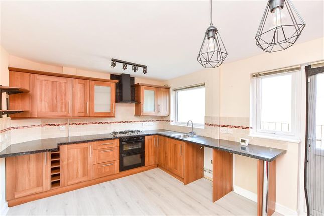 Green Way, Tunbridge Wells, Kent 3 bed semi