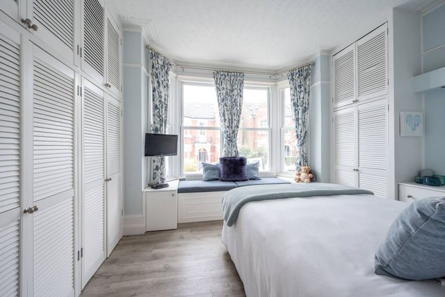Leopold Road, Wimbledon, London, SW19 2 bed flat for sale
