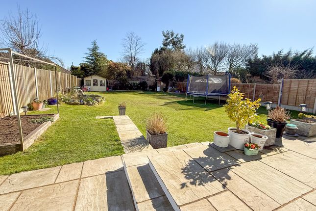 Wraysbury, Berkshire 5 bed detached house for sale