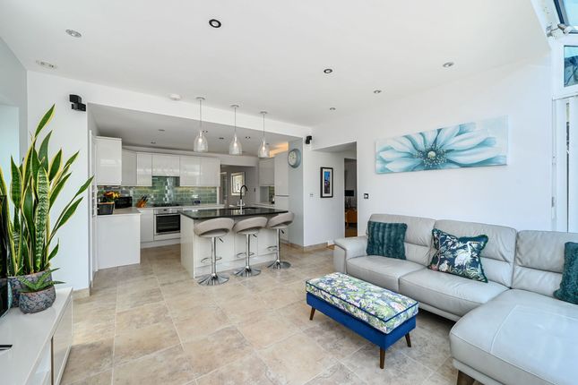 Fairway Avenue, Folkestone CT19 4 bed semi