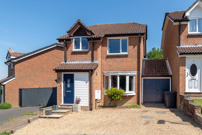 Farriers Way, Uckfield 3 bed link detached house for sale