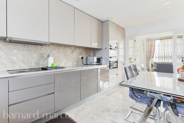 4 bedroom end of terrace house for sale