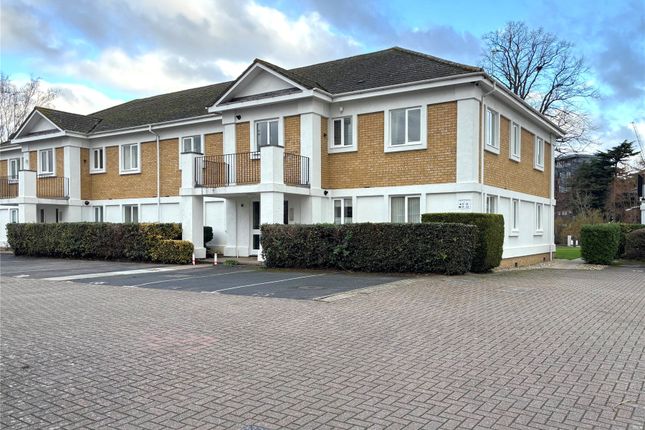 Simmons Place, Surrey TW18 2 bed flat for sale