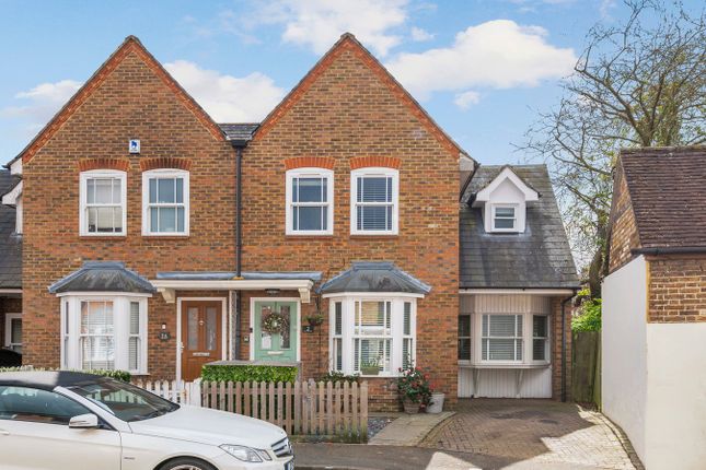 2 bedroom semi-detached house for sale