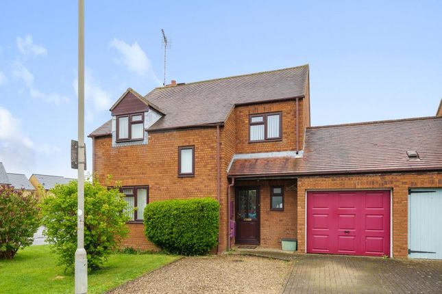 4 bedroom link detached house for sale