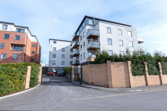 Grosvenor Mansions, Camberley... 2 bed flat for sale