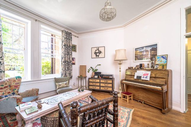 Kings Gardens, West Hampstead... 2 bed flat for sale