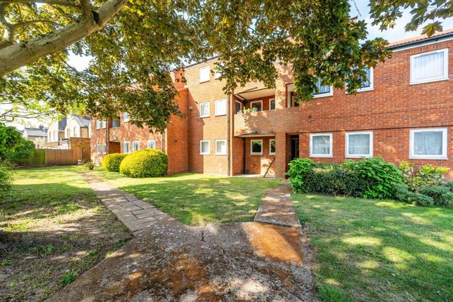 Waitelands House, New Malden, KT3 2 bed flat for sale