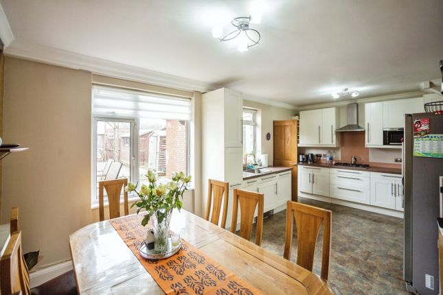 5 bedroom terraced house for sale