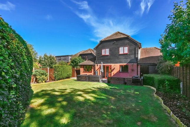Manley James Close, Hook RG29 4 bed detached house for sale