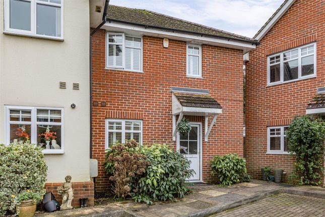 Loxley Close, West Byfleet KT14 2 bed end of terrace house for sale