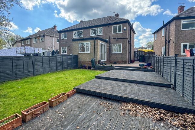 Woodedge Avenue, Huddersfield HD5 2 bed semi