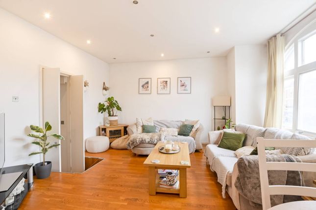 Mitcham Lane, Furzedown, SW16 2 bed flat for sale