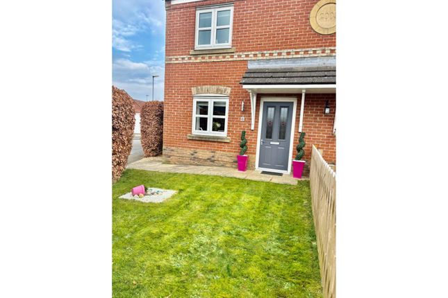 2 bedroom semi-detached house for sale