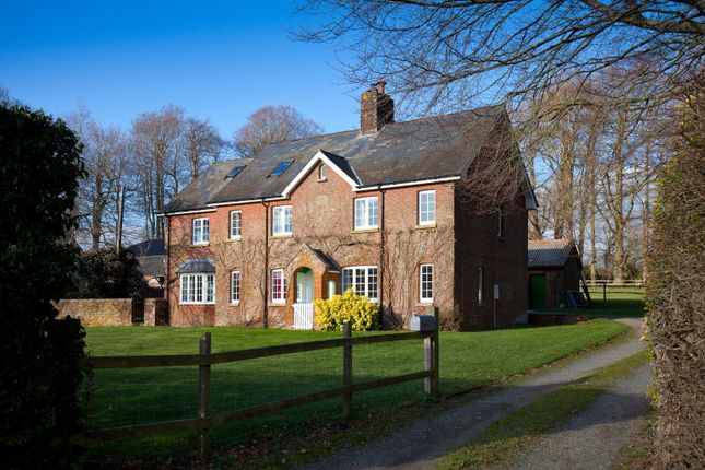 4 bed detached house