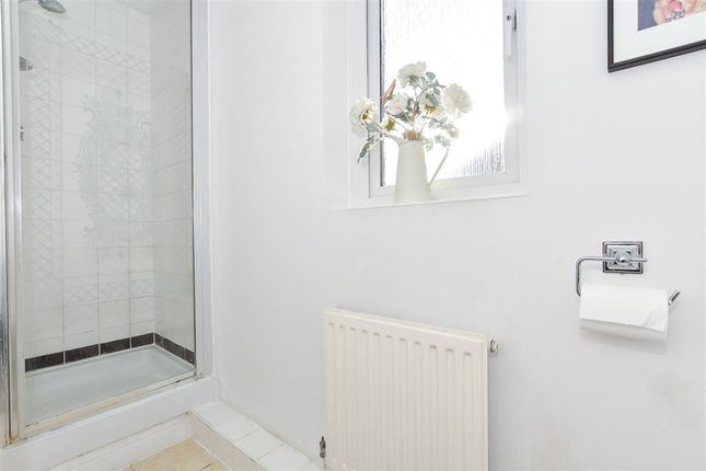 3 bed link detached house