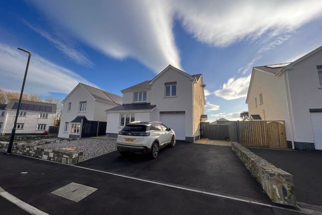 4 bed detached house