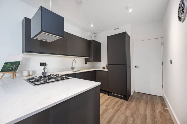 Michigan Avenue, Manor Park E12 2 bed flat for sale