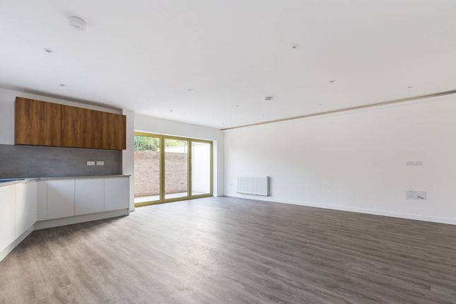 Brook Mews, Palmers Green N13 3 bed house for sale