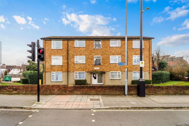 Long Drive, Ruislip 2 bed flat for sale