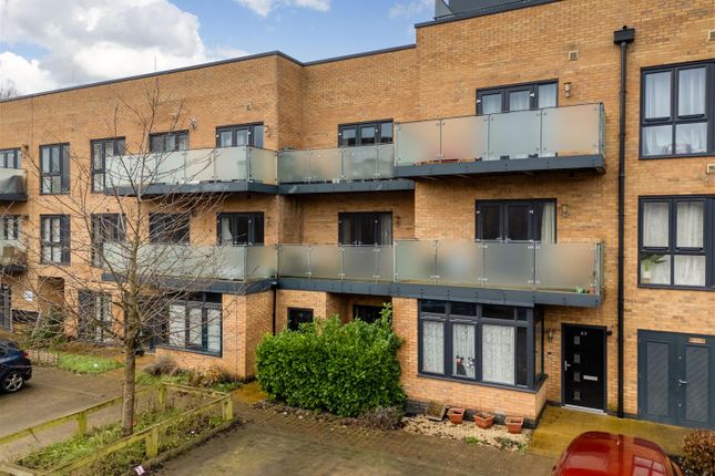 Brooks Mews, Aylesbury HP19 2 bed flat for sale