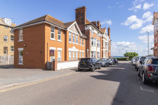 21 Victoria Parade, Broadstairs, CT10 2 bed flat for sale