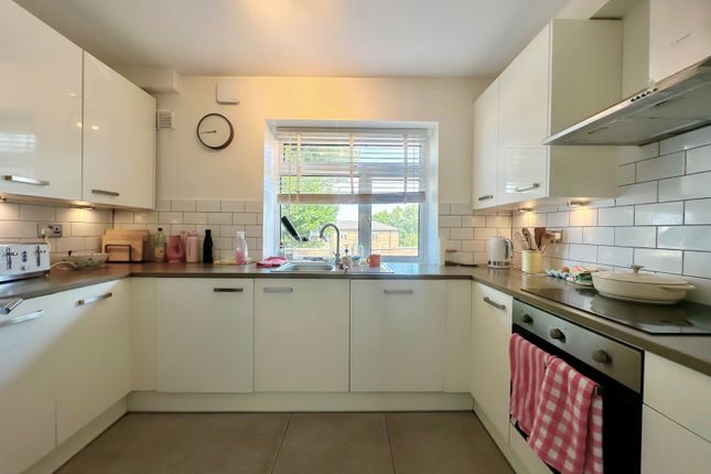 3 bedroom flat for sale