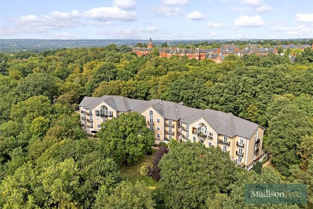 Regents Drive, Woodford Green IG8 3 bed apartment for sale