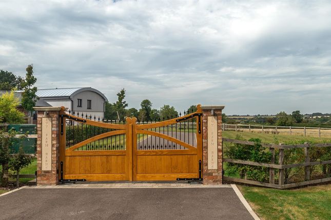 Ivy Farm Barns, Tebworth LU7 4 bed country house for sale