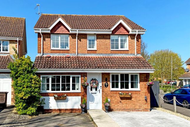 Kingfisher Drive, Littlehampton BN17 3 bed detached house for sale
