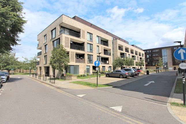 Alpine Road, Tulip Court, NW9 3 bed flat for sale